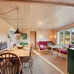 Acucena - 500m From The Sea By Interhome